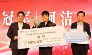 柯洁成就中国围棋棋圣战三连冠 赛后趴在棋盘上掩面哭泣