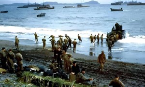 美军耻辱之战：3万大军百艘军舰攻岛，牺牲300人，对手仅是3条狗