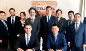 原创 
            中囯大客户被抢：300颗卫星大单被美国拿下，这次真输在技术上