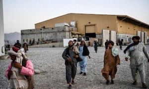 特朗普威胁重返，塔利班放话再战20年！中方反复强调1句话