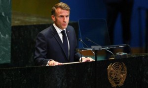 特朗普报仇不隔夜，马克龙刚在联合国承认巴勒斯坦，晚上就在纽约被警察拦在路边