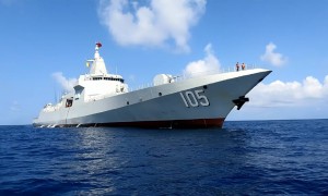 东海舰队迎来四艘055万吨大驱，台海战略天平瞬间倾斜