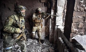 乌军死守红军城政府大楼，四面受敌毫不畏惧，要与红军城共存亡