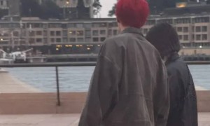 李荣浩杨丞琳在悉尼街头被偶遇 男方一头红发超醒目