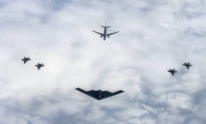 突发！特朗普刚宣布：美军发起新一轮打击，多人死亡