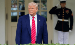 特朗普下令美军开火，马杜罗拒绝对美“投降”，中方收到了明确的求援信号