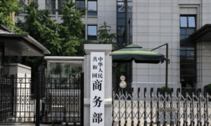 原创 
            看到场面收不住了，荷兰终于着急了，用一切手段阻止中企转移业务