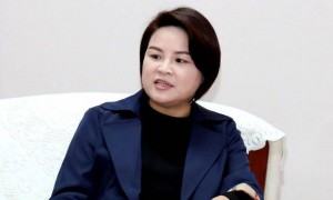 张春艳为争取职务升迁，擅自对集体研究的内容作出重大调整