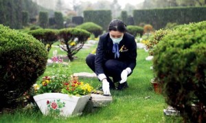 “大平层墓地”，卖不动了