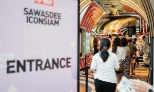 泡泡玛特股价跌超8%，一天蒸发295亿，公司三季度业绩还在狂奔